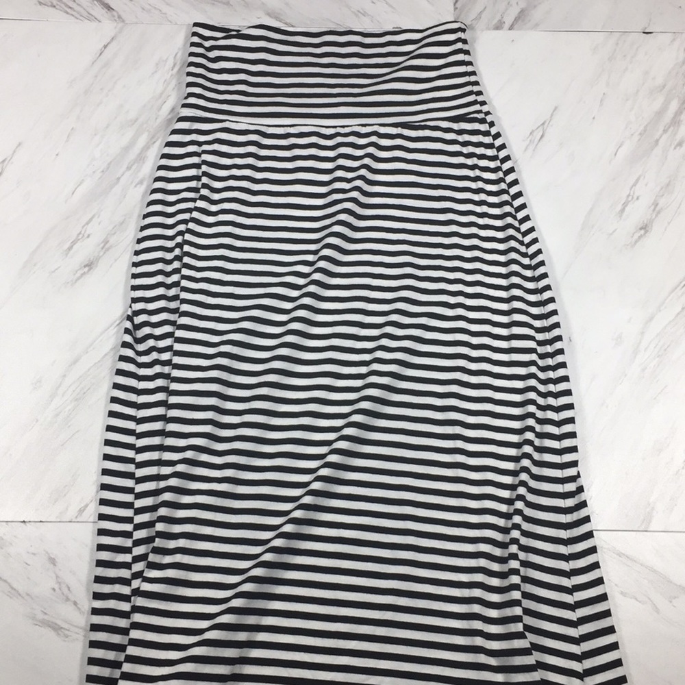 ⭐️ L LILY WHITE STRIPED SOFT LONG SKIRT